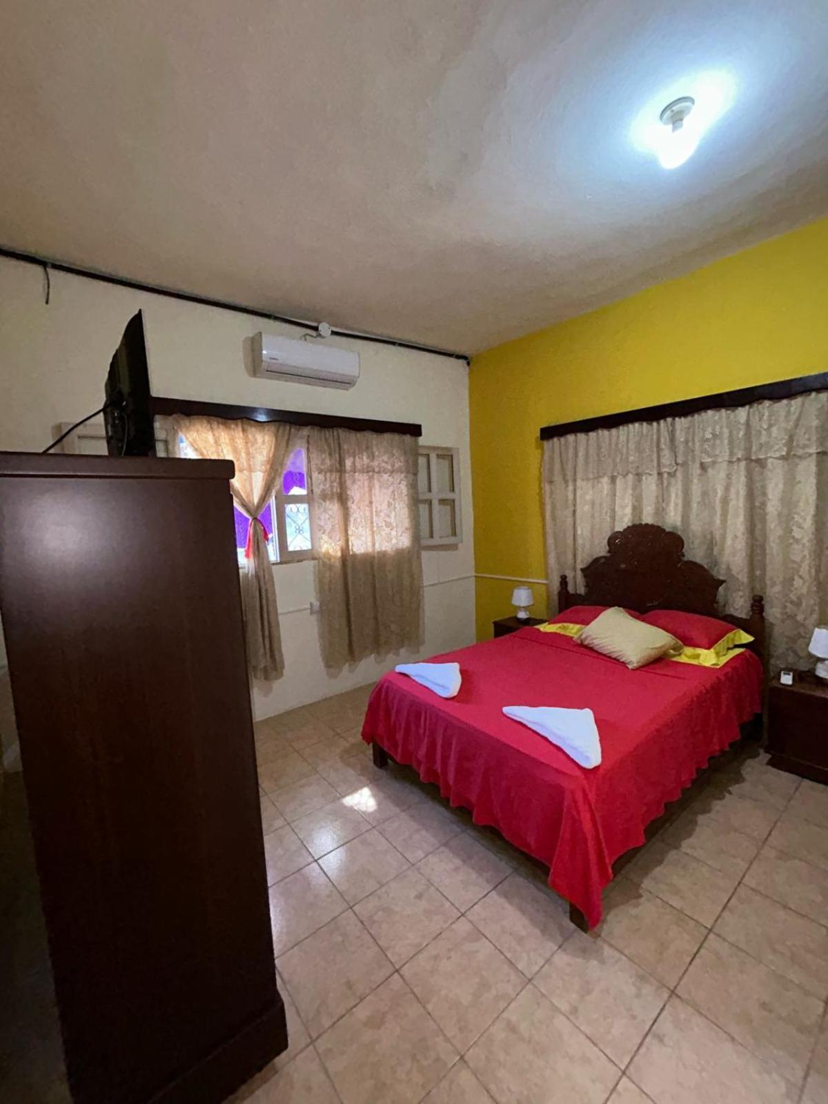 Casa Maya Itza Flores Exterior foto